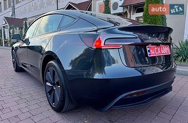 Седан Tesla Model 3 2025 в Стрию