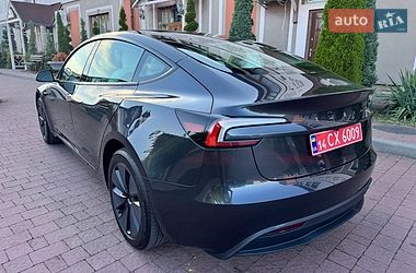 Седан Tesla Model 3 2025 в Стрию