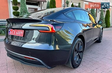 Седан Tesla Model 3 2025 в Стрию