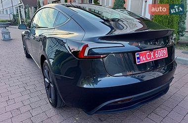 Седан Tesla Model 3 2025 в Стрию