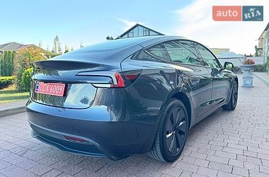 Седан Tesla Model 3 2025 в Стрию