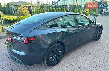 Седан Tesla Model 3 2025 в Стрию