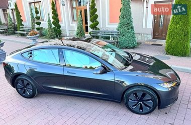 Седан Tesla Model 3 2025 в Стрию