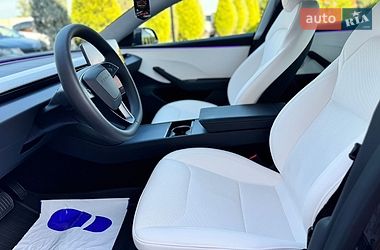 Седан Tesla Model 3 2025 в Стрию