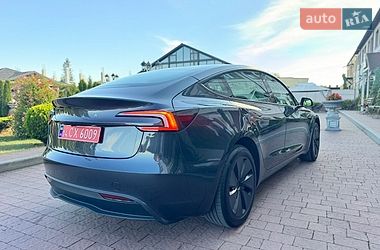 Седан Tesla Model 3 2025 в Стрию