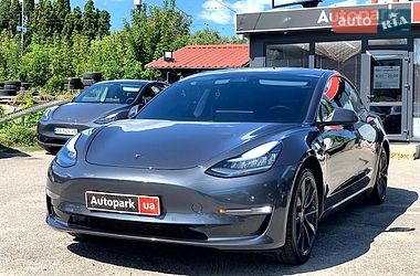 Tesla Model 3  2020