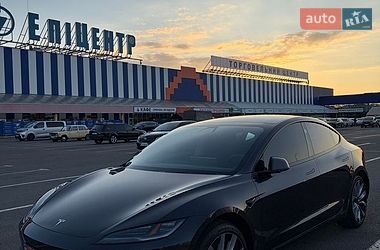 Седан Tesla Model 3 2024 в Черкассах