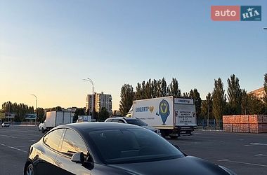 Седан Tesla Model 3 2024 в Черкассах