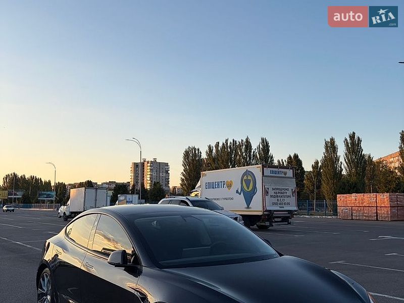 Седан Tesla Model 3 2024 в Черкассах