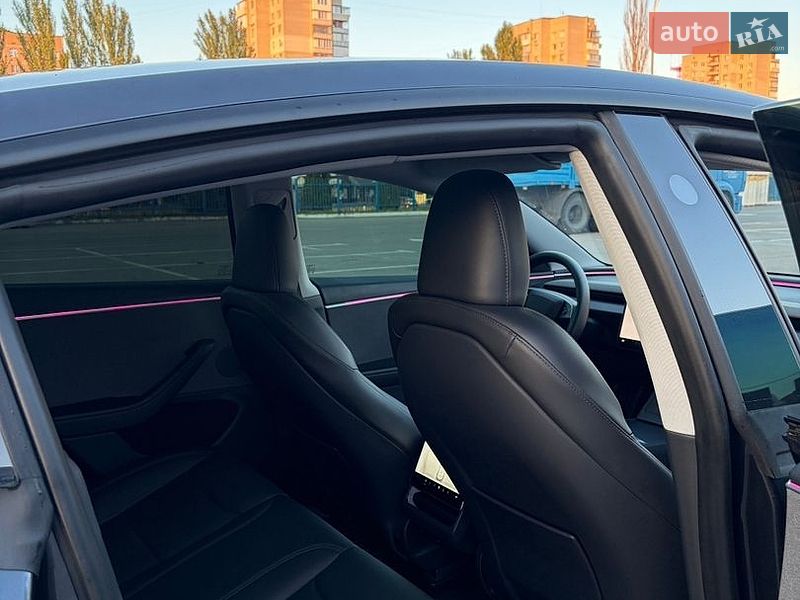 Седан Tesla Model 3 2024 в Черкассах