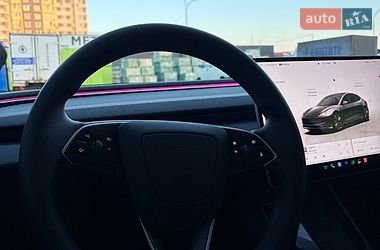 Седан Tesla Model 3 2024 в Черкассах