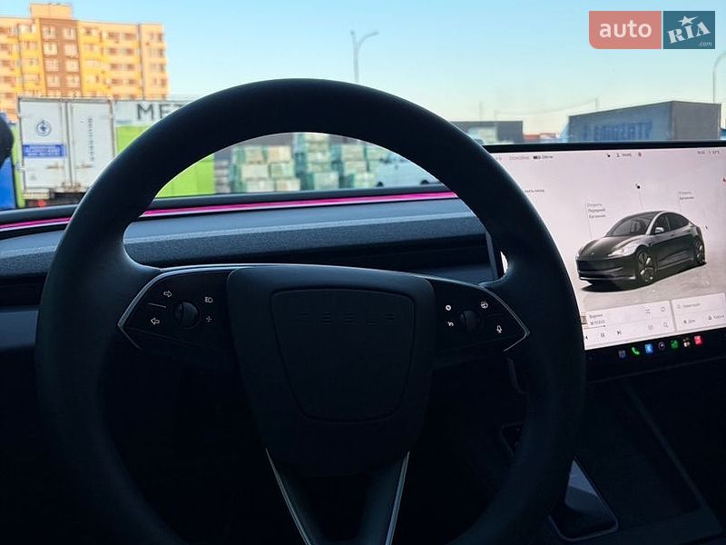 Седан Tesla Model 3 2024 в Черкассах
