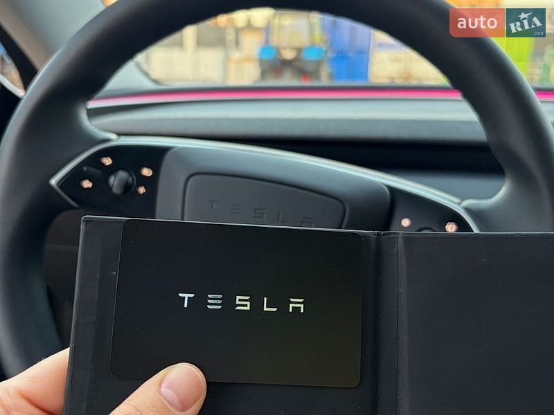 Седан Tesla Model 3 2024 в Черкассах