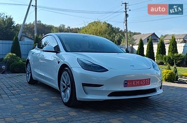 Tesla Model 3  2022