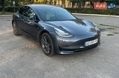 Tesla Model 3  2020
