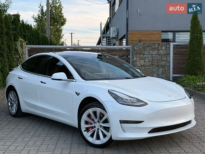 Tesla Model 3 2020