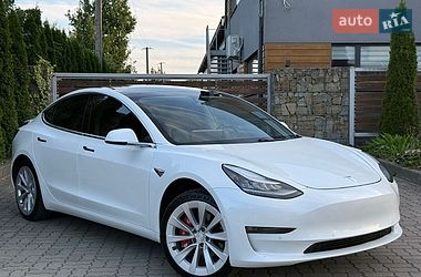 Tesla Model 3  2020