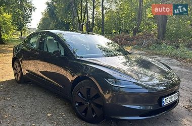 Tesla Model 3  2024