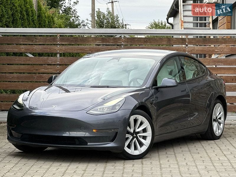 Седан Tesla Model 3 2023 в Стрые
