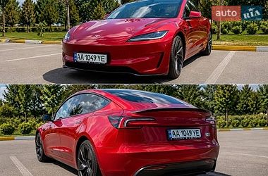 Tesla Model 3  2024