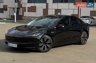 Tesla Model 3  2025