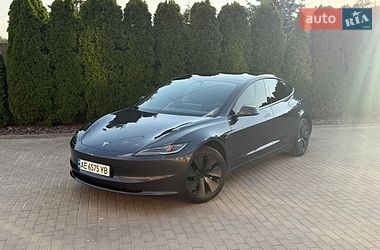 Седан Tesla Model 3 2024 в Днепре