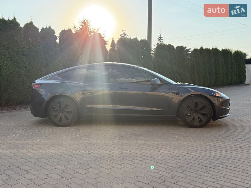 Седан Tesla Model 3 2024 в Днепре