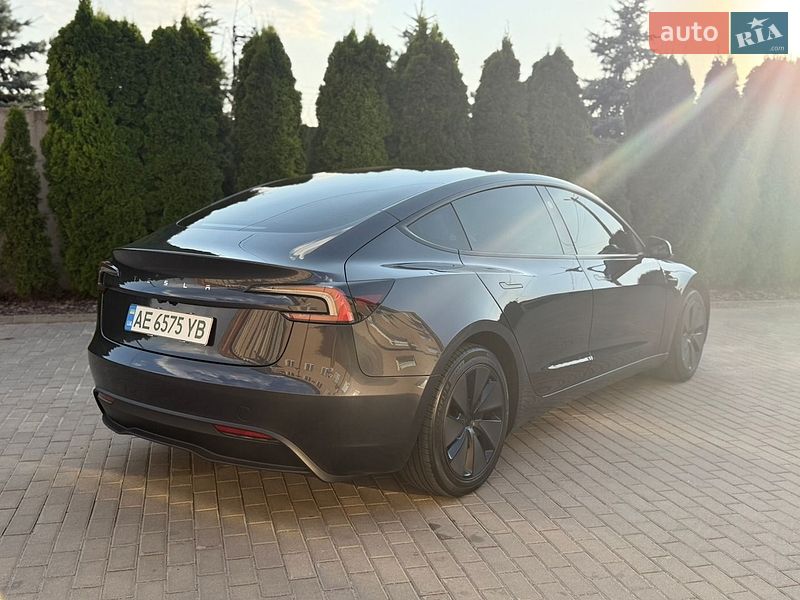 Седан Tesla Model 3 2024 в Днепре