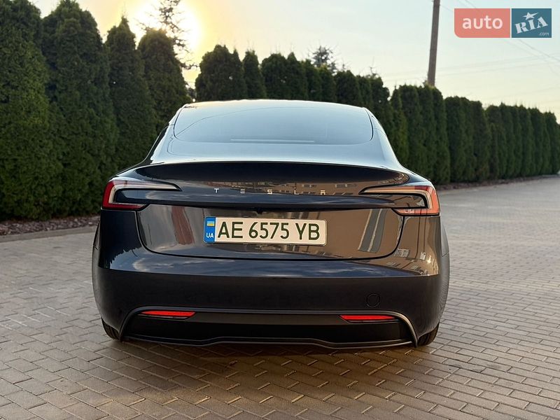 Седан Tesla Model 3 2024 в Днепре