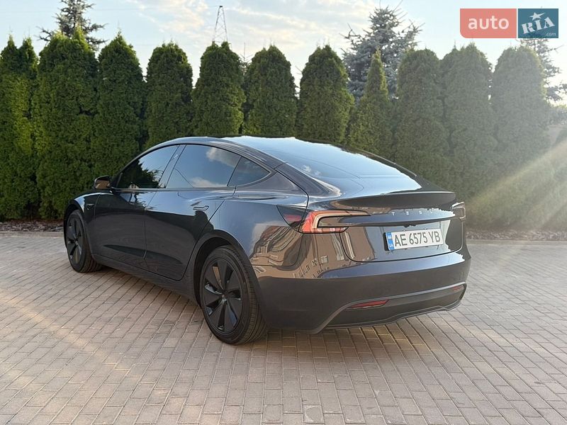 Седан Tesla Model 3 2024 в Днепре