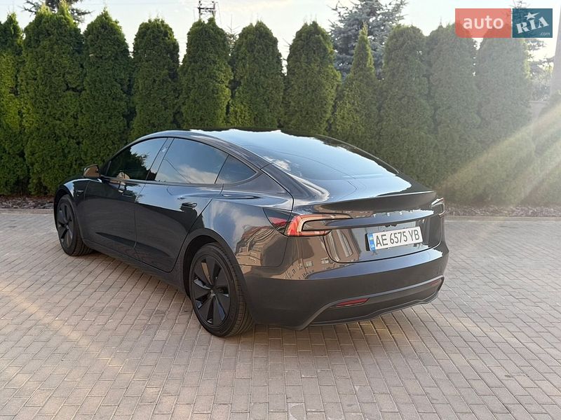 Седан Tesla Model 3 2024 в Днепре