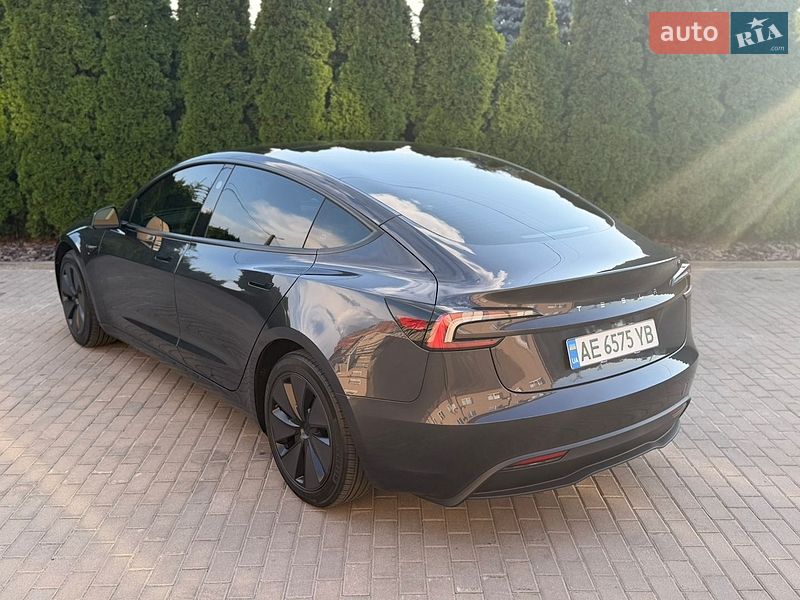 Седан Tesla Model 3 2024 в Днепре