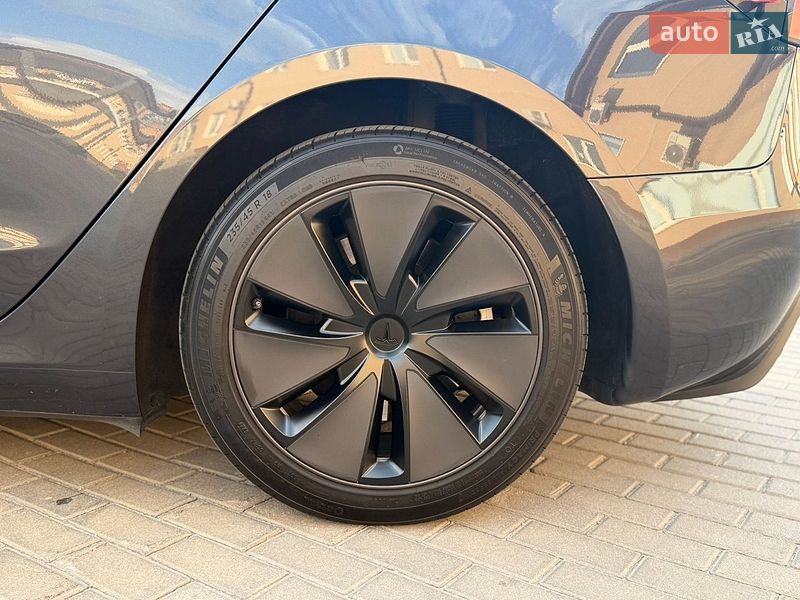 Седан Tesla Model 3 2024 в Днепре