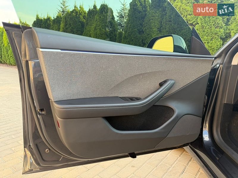 Седан Tesla Model 3 2024 в Днепре