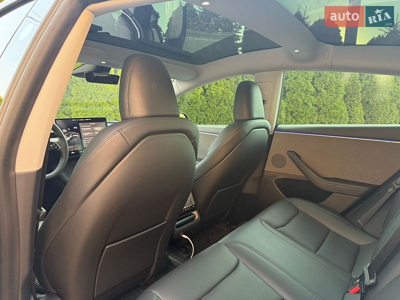 Седан Tesla Model 3 2024 в Днепре