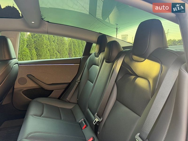 Седан Tesla Model 3 2024 в Днепре