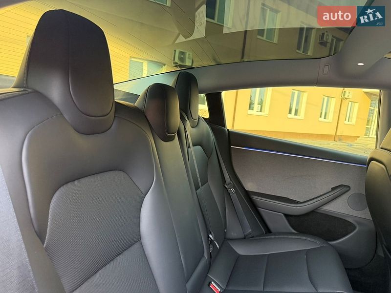 Седан Tesla Model 3 2024 в Днепре