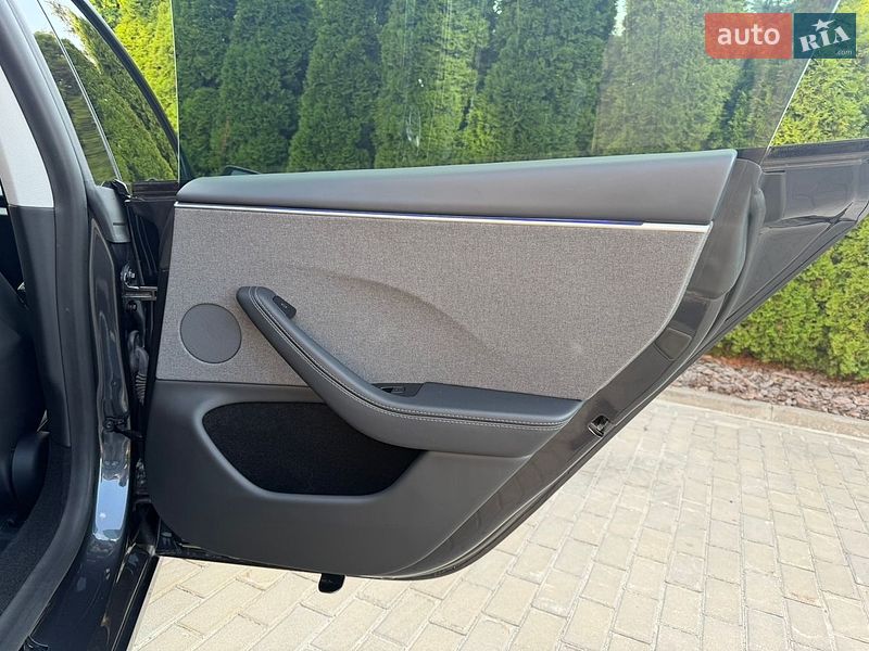 Седан Tesla Model 3 2024 в Днепре
