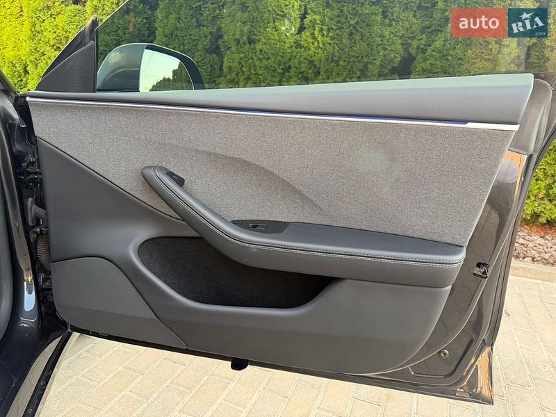 Седан Tesla Model 3 2024 в Днепре