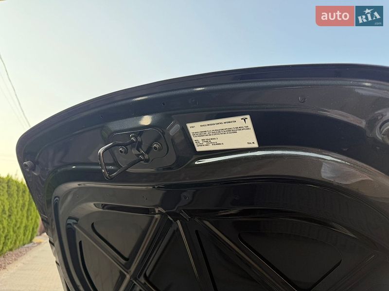 Седан Tesla Model 3 2024 в Днепре