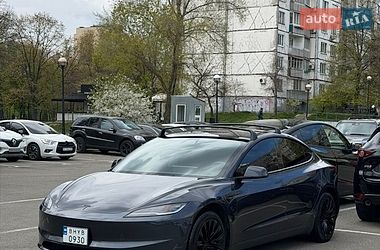 Tesla Model 3  2024