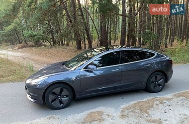 Tesla Model 3  2019