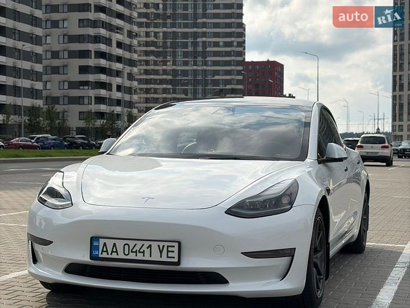 Седан Tesla Model 3 2022 в Киеве