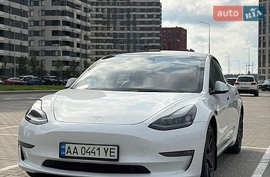 Tesla Model 3  2022