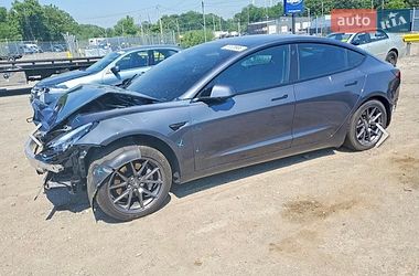 Tesla Model 3  2020