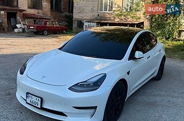 Tesla Model 3  2022