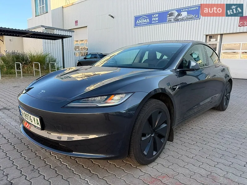 Tesla Model 3 2024