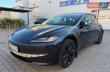 Tesla Model 3  2024