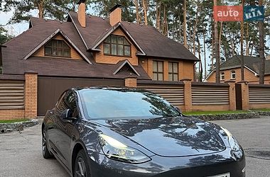 Tesla Model 3  2022