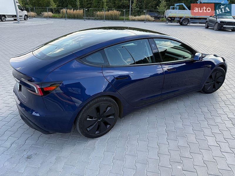 Седан Tesla Model 3 2024 в Киеве